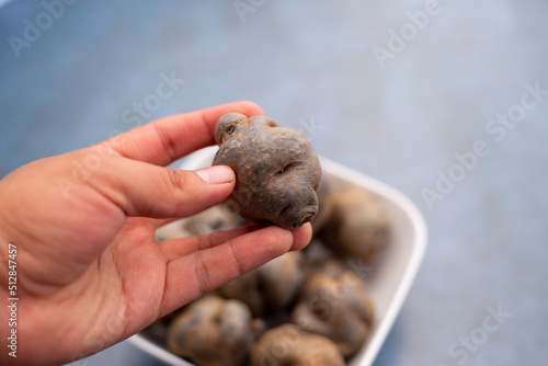 Papas nativas de peru. Concepto de alimentos naturales.