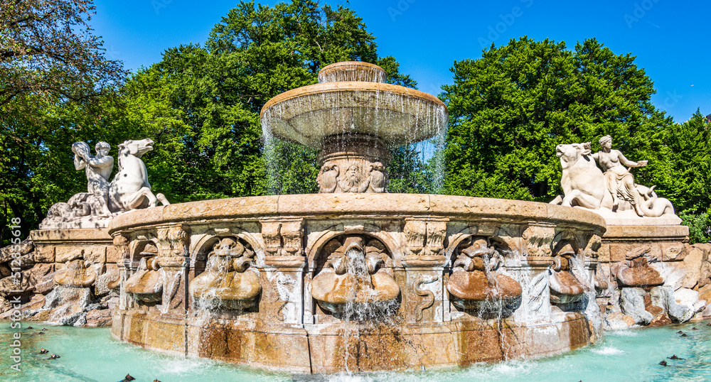 Fototapeta premium famous wittelsbacher well in munich