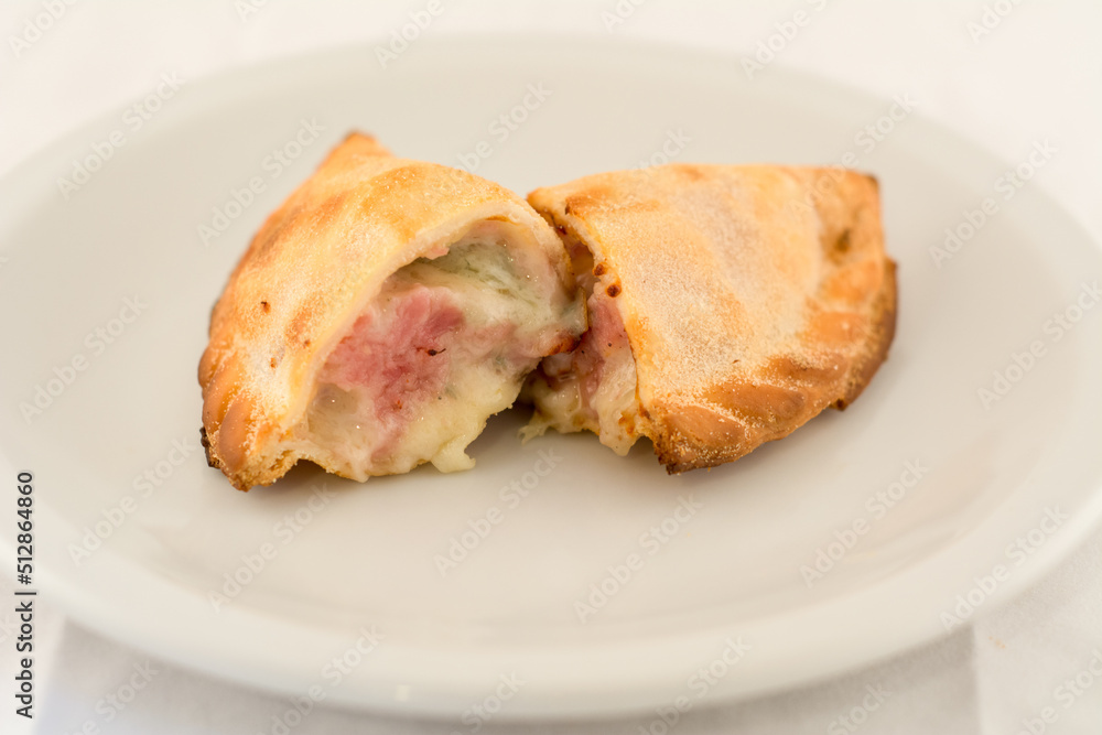 empanada de jamon y queso cortada a la mitad empanada de jamon y queso cortada a la mitad