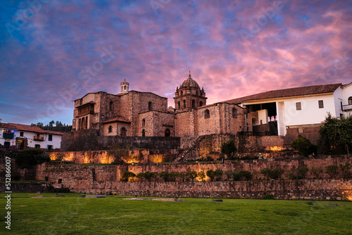 Foto The famous archaeological site Qorikancha (Coricancha) at sunset in Cusco, Peru