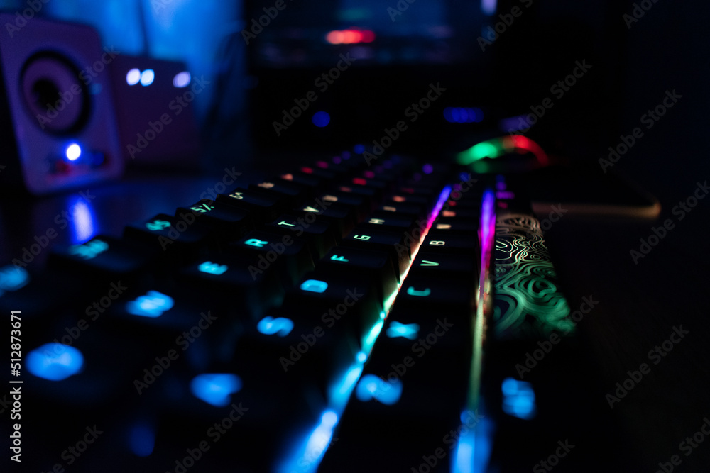 teclado con iluminación rgb