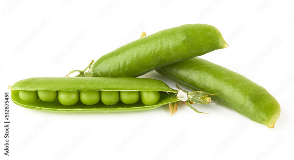 Green peas isolated