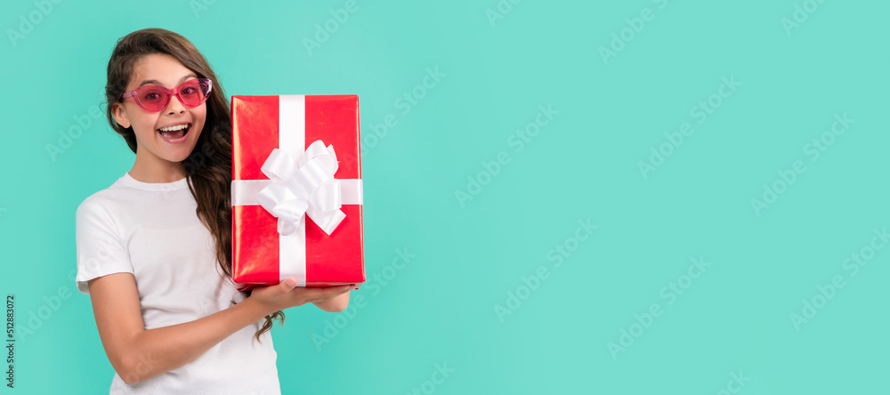 Teenager gift. concept of shopping. sale and discount. surprise for her. Teenager girl with birthday gift, horizontal poster. Banner header with copy space. Teenager gift. concept of shopping. sale and discount. surprise for her. Teenager girl with birthday gift, horizontal poster. Banner header with copy space.
