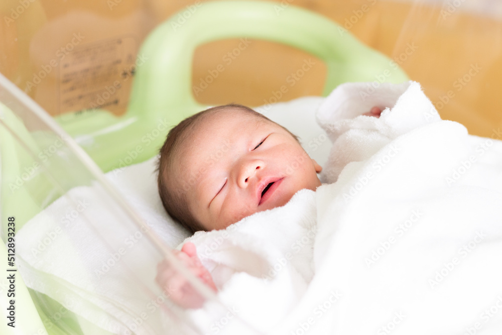 生後間もない男の子の赤ちゃん 新生児 生後間もない男の子の赤ちゃん 新生児
