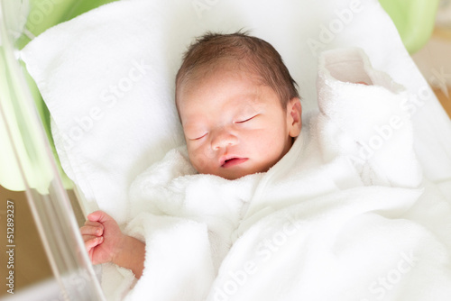 生後間もない男の子の赤ちゃん　新生児