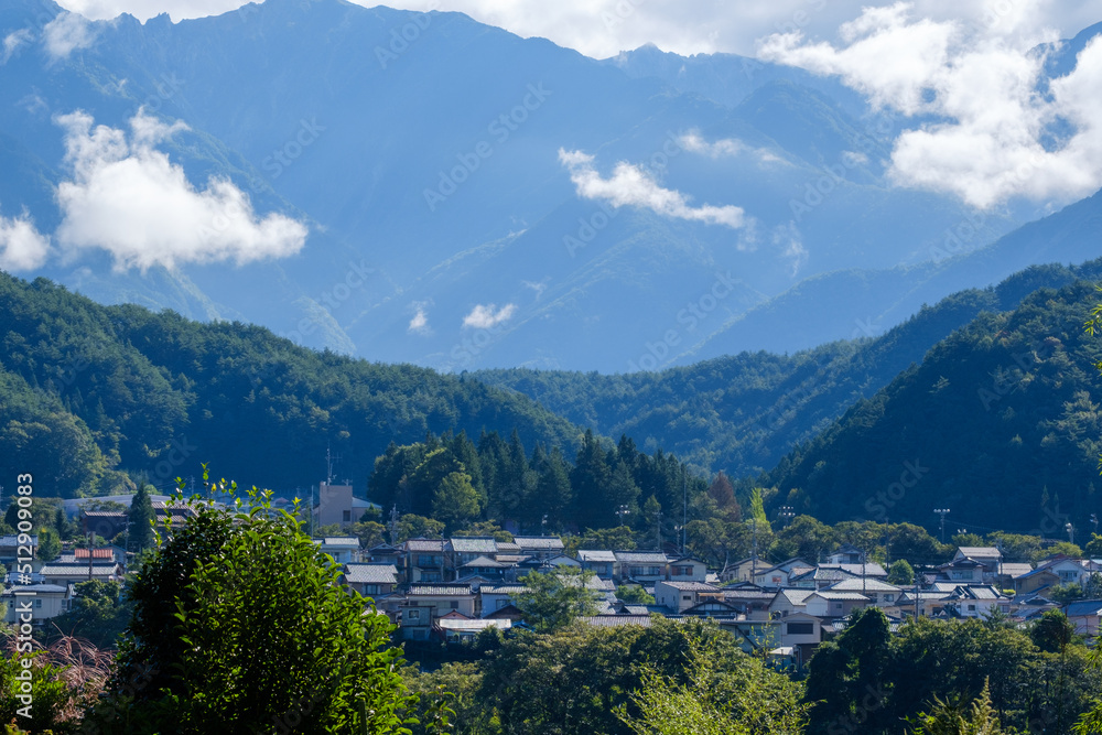 日本の山岳地帯と雲　長野県上松町　青空　雲海