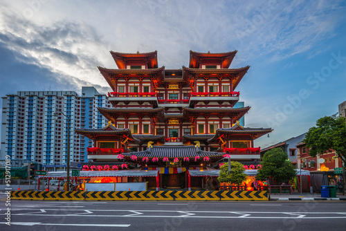 Photography buddha tooth temple in chinatown, singapore
