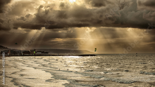Obraz na płótnie kitesurf, Grande plage de Trouville-sur-mer