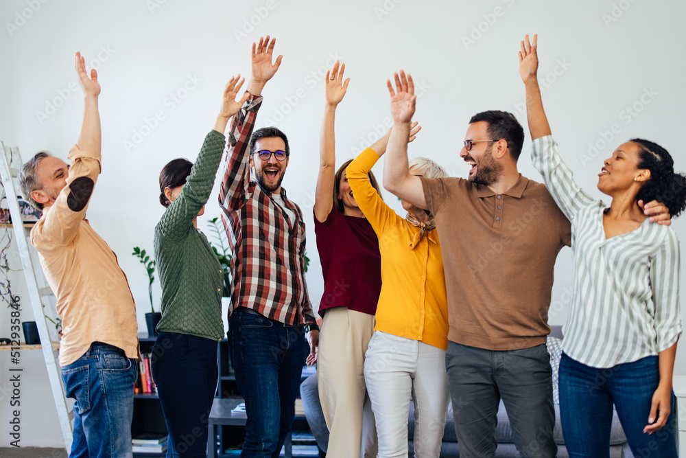 Obraz premium Positive people cheered themselves and finished group therapy.