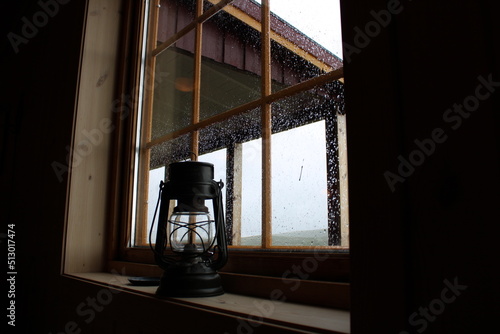 Foto Closeup of an old black oil table lamp on a wooden windowsill