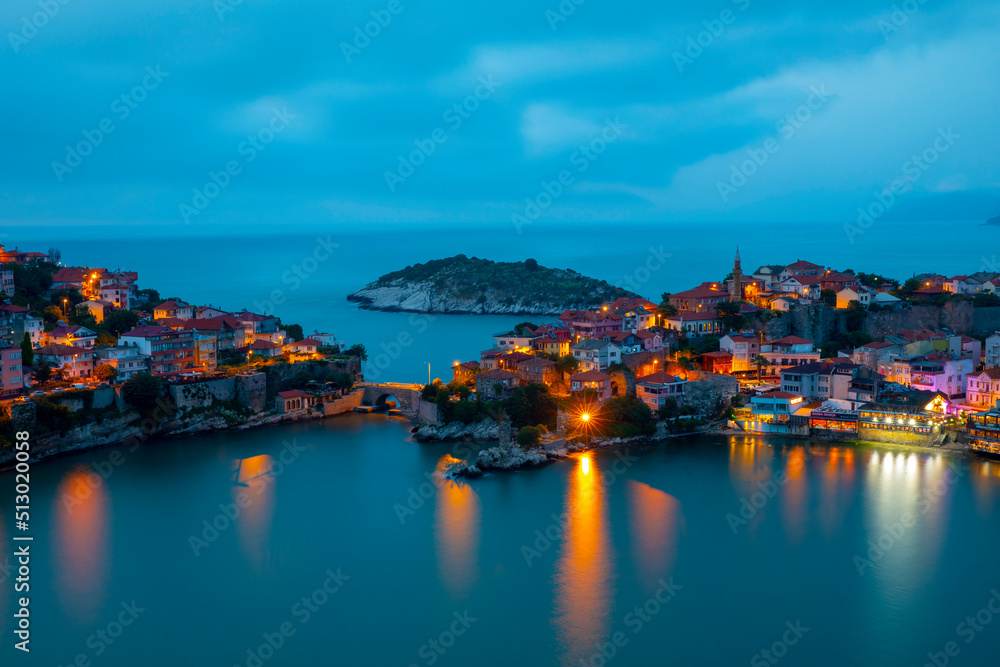 Obraz premium Beautiful cityscape on the mountains over Black-sea, Amasra. Amasra traditional Turkish architecture