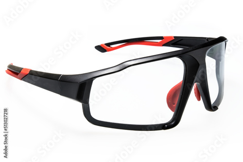 sportowe okulary fotochromatyczne do uprawiania kolarstwa czarne na białym tle