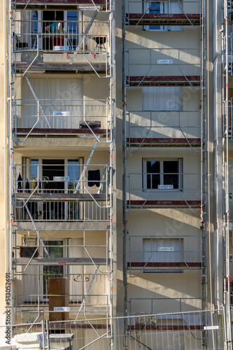 Building facade undergoing insulation work © GlobalMedia