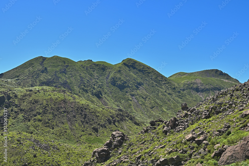 Naklejka premium 三俣山登山「登山道から望む中岳・天狗ヶ城と久住山」