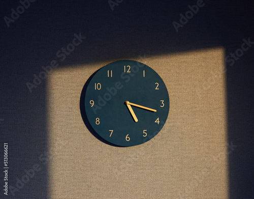Obraz na płótnie Wall clock and various light images.
w salonie