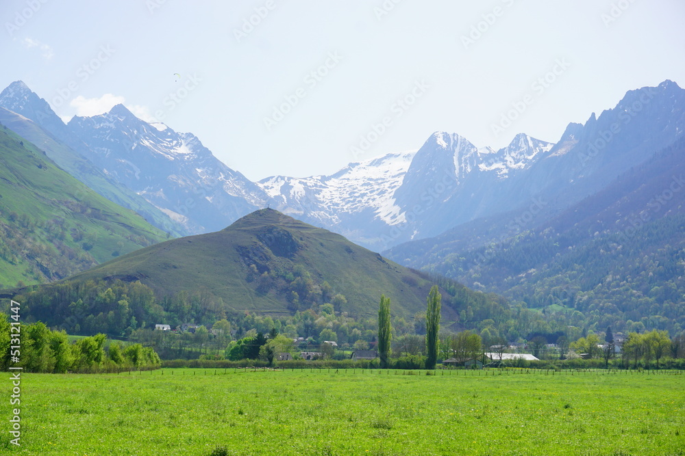 Paisaje de las montañas de Los Pirineos desde Francia Paisaje de las montañas de Los Pirineos desde Francia