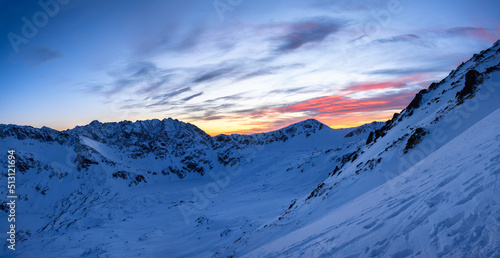 Fototapeta Naklejka Na Ścianę i Meble -  Winter sunset in the mountains