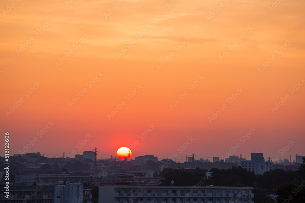 日の出　住宅地の朝　早朝　朝焼け　朝日　太陽