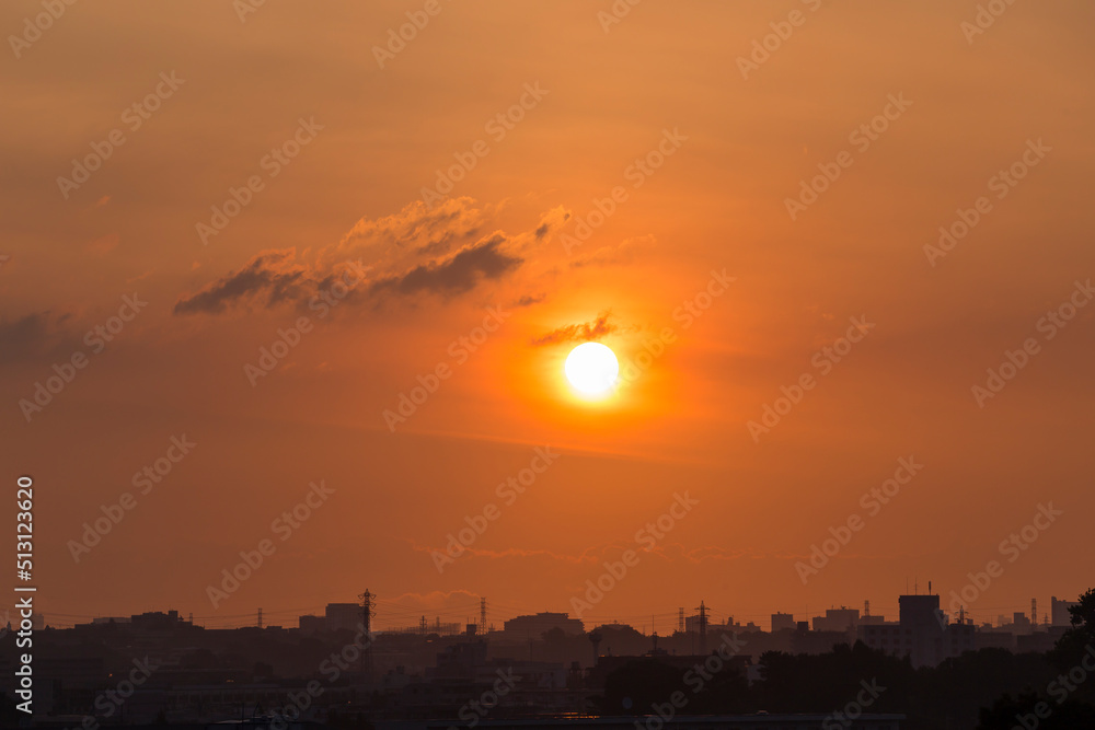 日の出　住宅地の朝　早朝　朝焼け　朝日　太陽