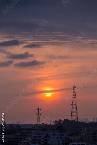 日の出　住宅地の朝　早朝　朝焼け　朝日　太陽