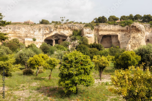Archäologische antike Ausgrabungen in Syrakus auf Sizilien in Italien am Mittelmeer