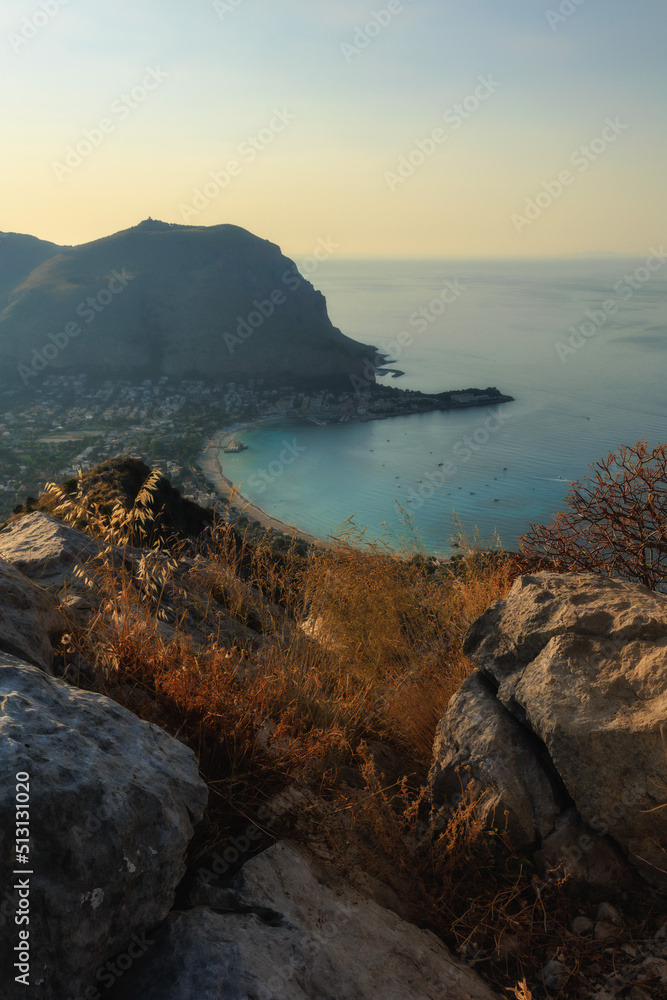 Φωτογραφία Sunset in the Hills of Sicily on the coast in Summer near Palermo in Italy, Euro