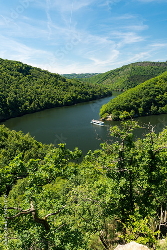 Urft Rursee Obersee im Nationalpark Eifel im Sommer - Rurschleife Urftschleife mit Schiff