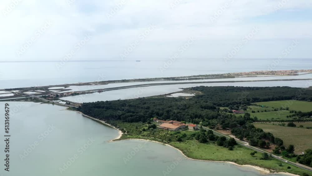 survol des plages de Frontignan près de Sète dans le sud de la France (plage des Aresquiers) survol des plages de Frontignan près de Sète dans le sud de la France (plage des Aresquiers)