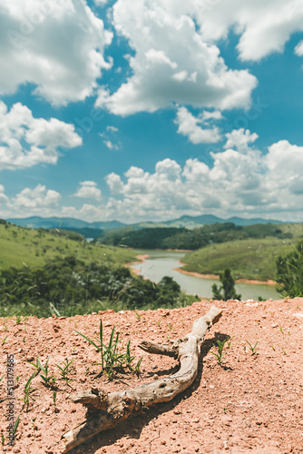 Tronco seco de árvore e Rio da Cachoeira em Piracaia/SP photo