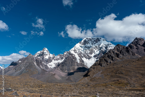 Fotografías de la montaña del Ausangate en la ciudad del Cusco, Perú, By Yuri Ugarte Cespedes. photo