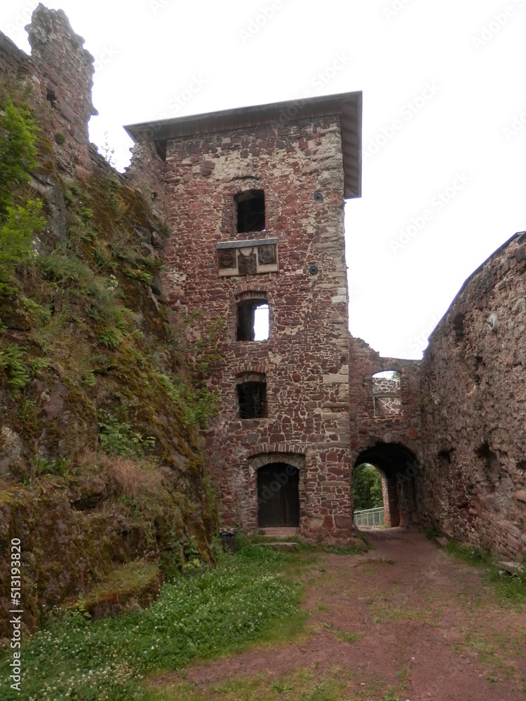 Die Burgruine Hohnstein in Neustadt/Harz im Südharz bei Nordhausen Die Burgruine Hohnstein in Neustadt/Harz im Südharz bei Nordhausen