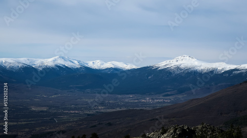 Peñalara y Cuerda larga nevada desde Valle de Lozoya