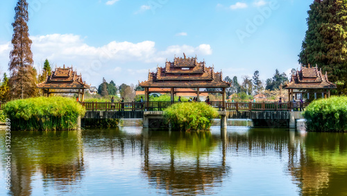 Fotografie Kunming ethnic village Chinese garden lake natural scenery