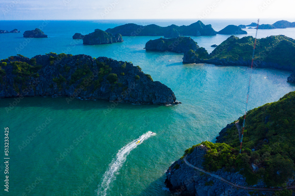 Fototapeta premium Lan Ha Bay in Cat Ba archipelago is beautiful when viewed from a drone with many different large and small islands, with many surfing motorbikes running back and forth for those who like thrilling gam