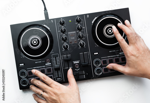 Fotografie DJ is using the Digital DJ deck controller for Computer and Tablet, Top view