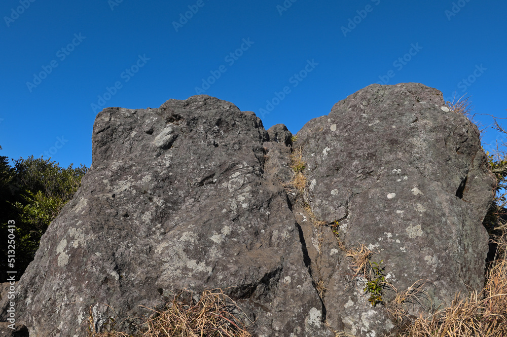 開聞岳登山「山頂にある巨岩」