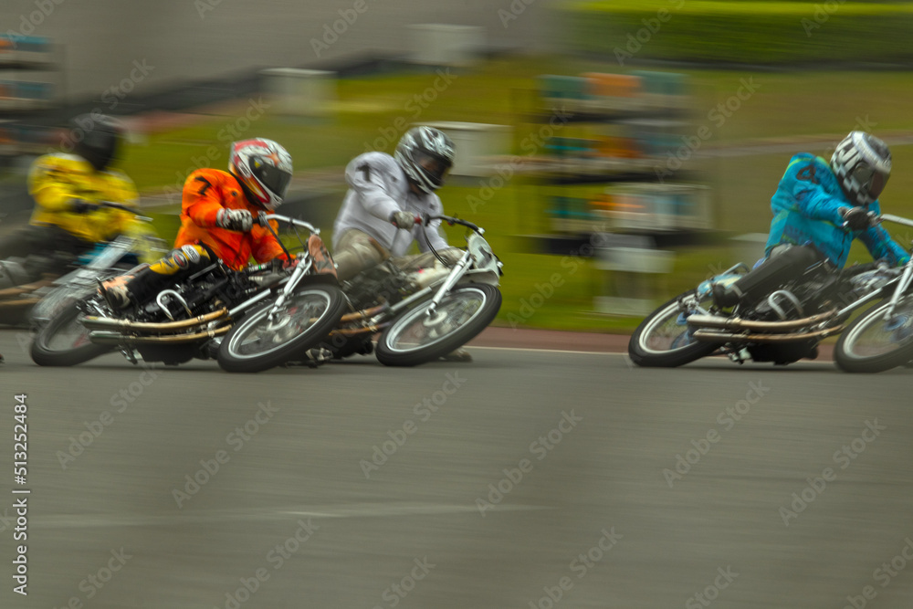 Fototapeta premium オートレース流し撮り横220626 05