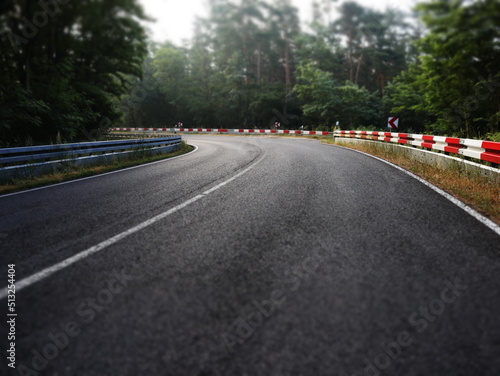 Rennstrecke - Autorennen - Street - Higway - Raced -Ecology - High quality photo