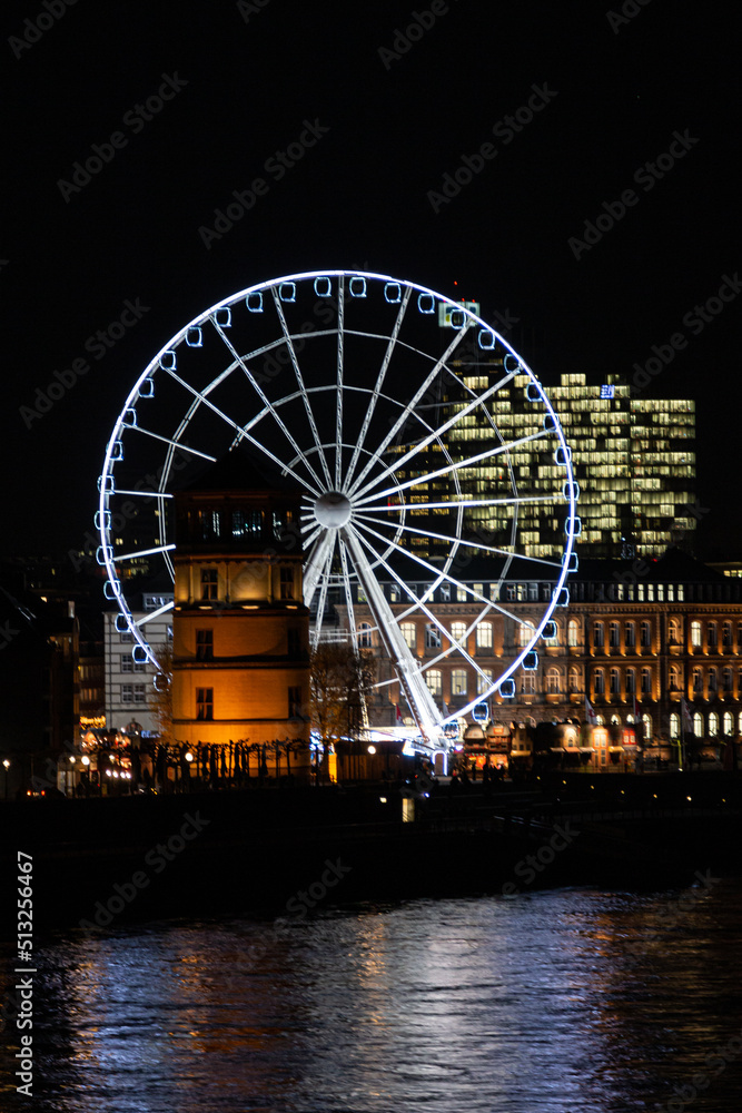 Night view to illuminated ferris wheel