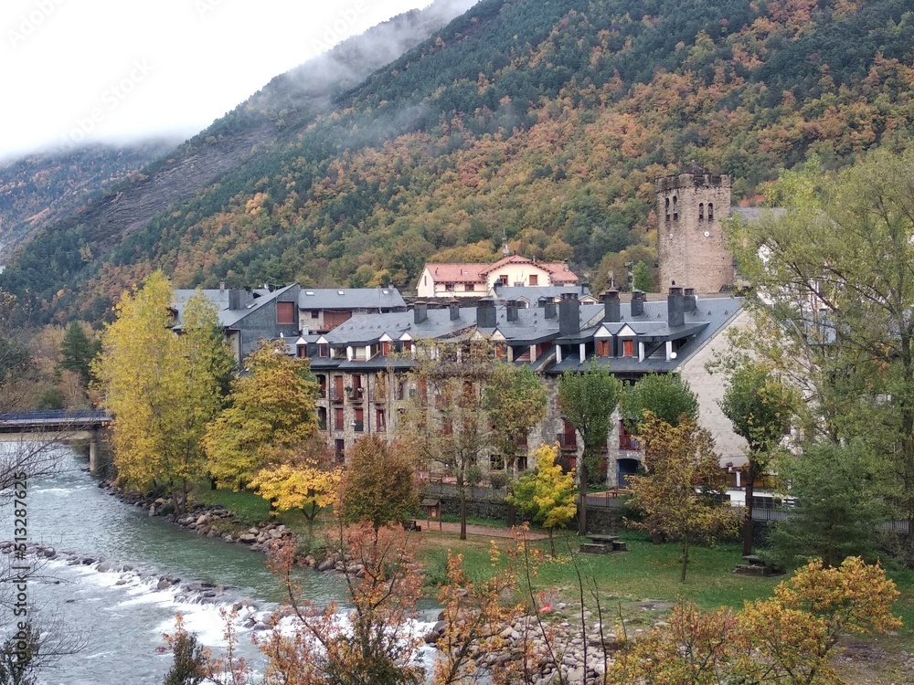 Broto, localidad de Huesca ubicada entre montañas. España.