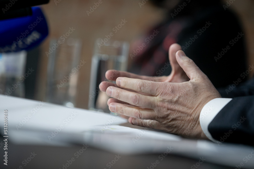 Close Up Executive Lawyer or JUDGE HAND  Striking the GAVEL on Sounding Block in LAW OFFICE, JUSTICE and LAW Concept Background, Businessmen in Suits sitting on the table Next to a ็ammer.