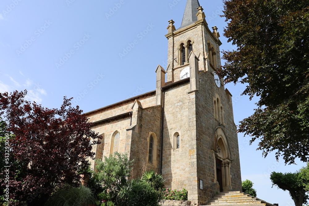La nouvelle église, vue de l'extérieur, village Le Crozet, département de la Loire, France La nouvelle église, vue de l'extérieur, village Le Crozet, département de la Loire, France