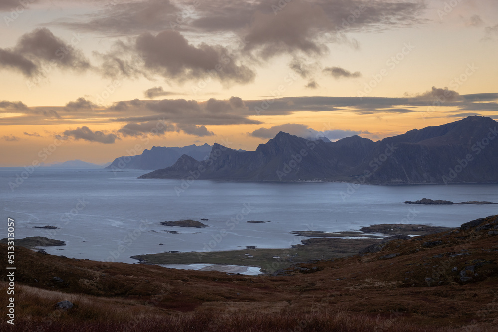 Sonnenuntergang auf den Lofoten in Norwegen
