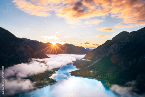 Plansee in Österreich beim Sonnenaufgang im Sommer