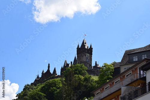 Reichsburg, gesehen vom Moselufer