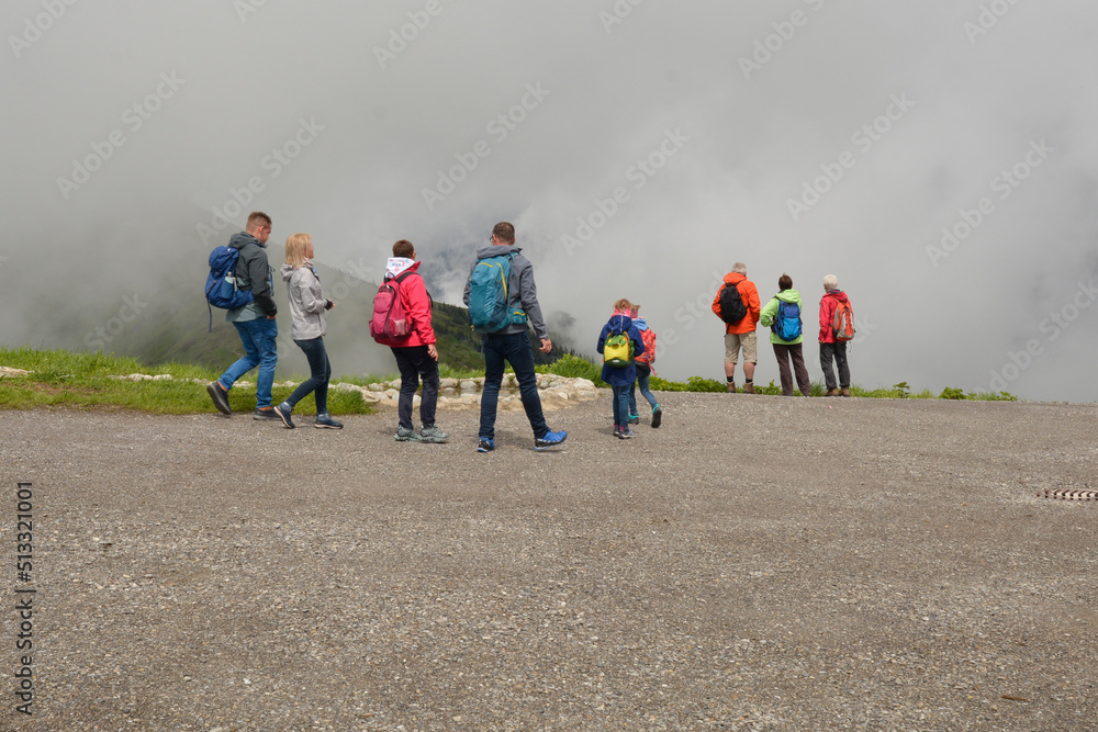 Fototapeta premium wanderer im kleinwalsertal