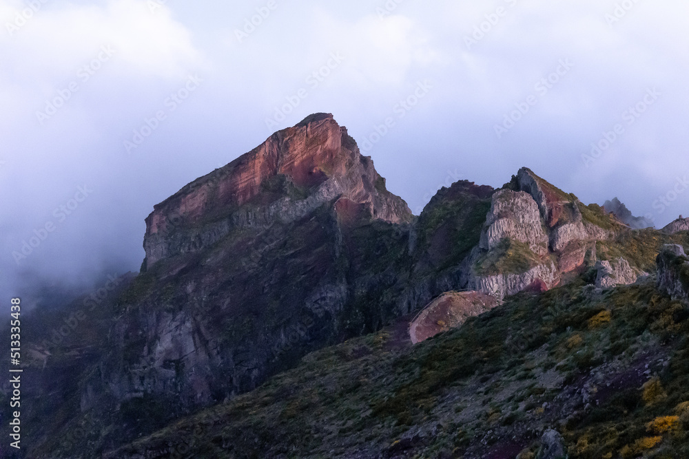 Malerischer Sonnenaufgang auf dem Pico do Areeiro Madeira