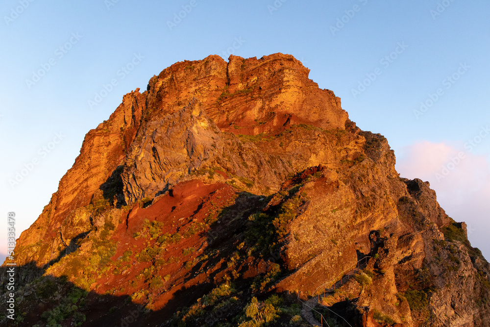 Malerischer Sonnenaufgang auf dem Pico do Areeiro Madeira