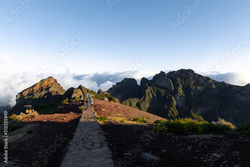 Malerischer Sonnenaufgang auf dem Pico do Areeiro Madeira