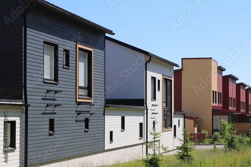 Foto Modern colorful wooden row houses